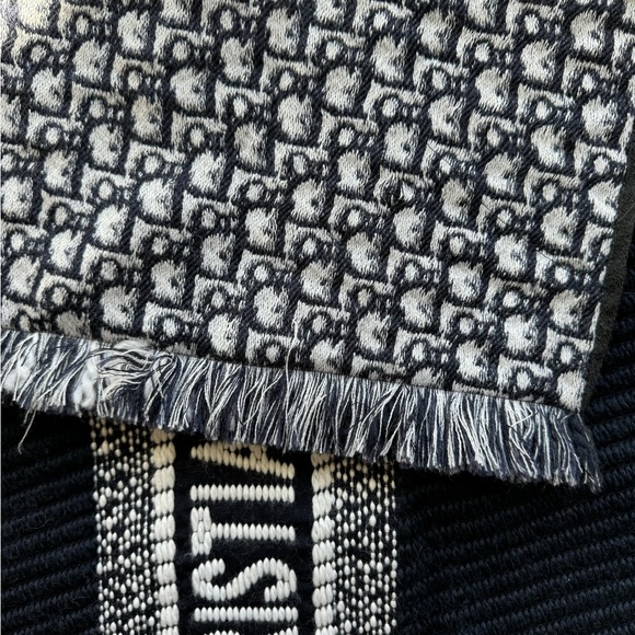 Dior University Reversible Scarf - Picture 3 of 6